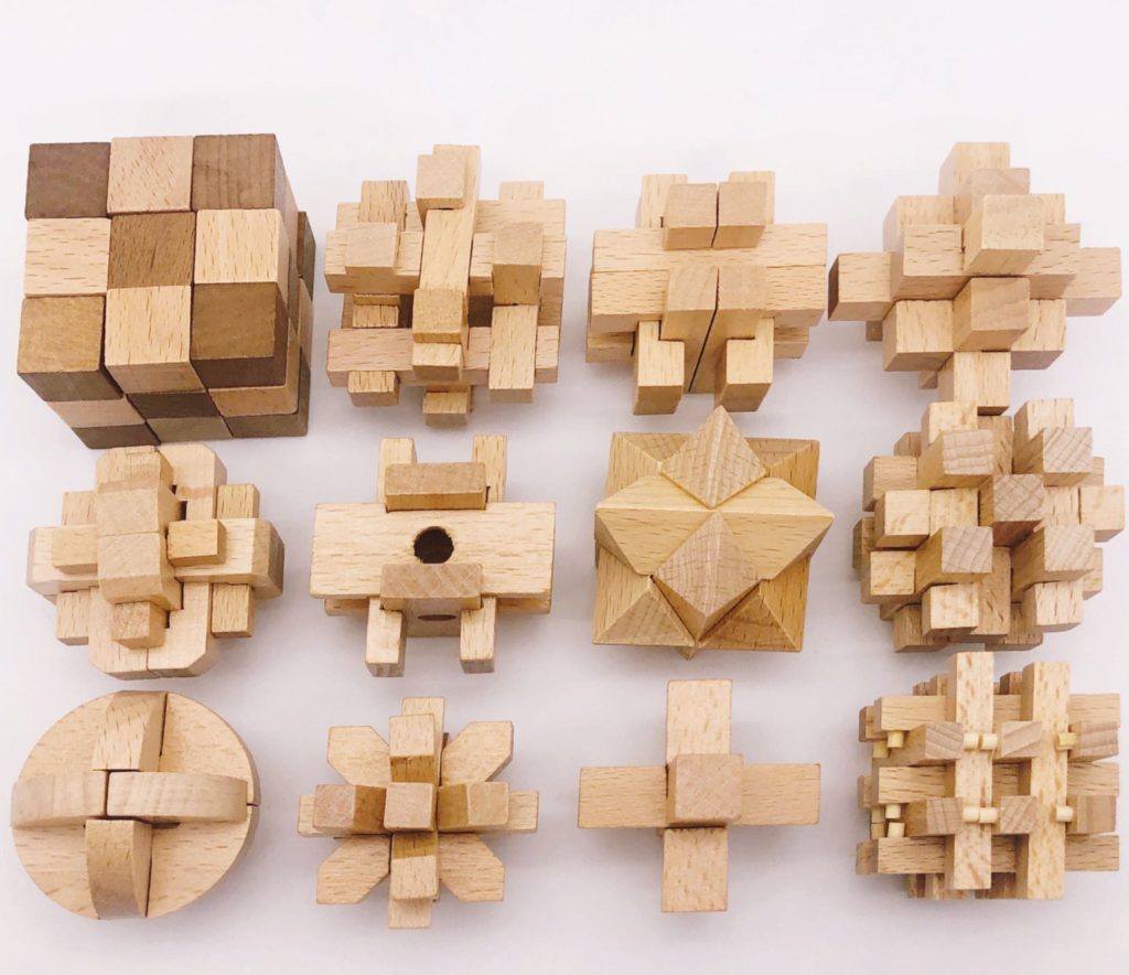 Puzzle casse-tête en bois pour bébé et enfant - famille de chat